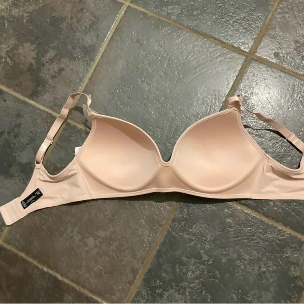 Rene Rofe Wire-Free Lightly Padded Bra Size 38D - Picture 6 of 9
